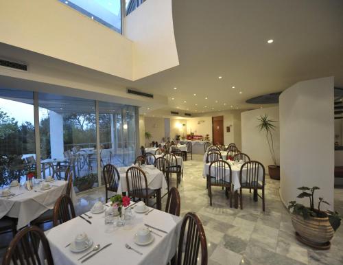 Shared lounge/TV area, Rodon Hotel in Crete Island