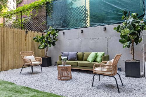Brownstone 2 Bed with Private Backyard near Subway, New York