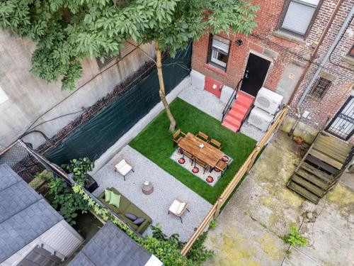 Brownstone 2 Bed with Private Backyard near Subway, New York (Foto 4)