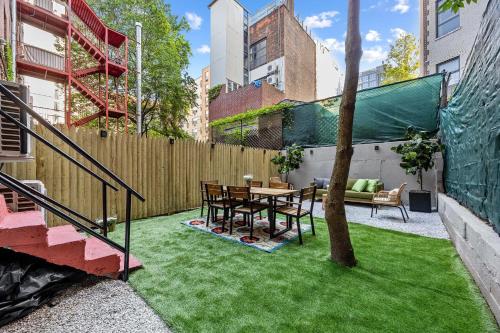 Brownstone 2 Bed with Private Backyard near Subway, New York (Foto 9)