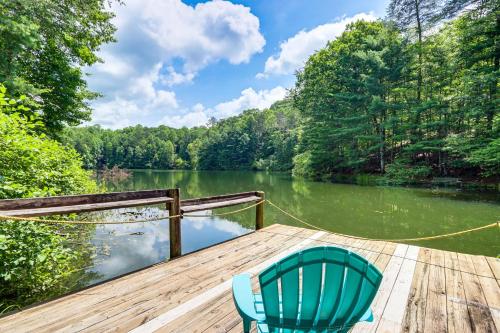 Lakeside Cabin Game Room, Dock, Orchard, Wineries in Ellijay, USA
