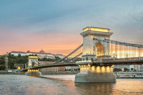 Lavish Living steps from the Basilica, Budapest (photo 10)