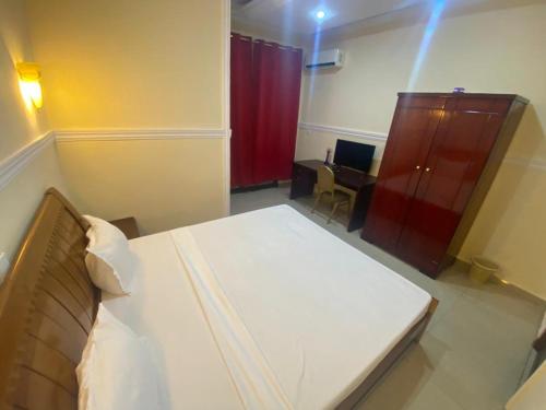 Double Room with Balcony image 2