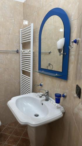 Twin Room with City View image 1