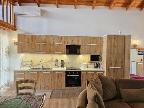 virtuve, River Escape Villa - Private Beach, Scenic View & BBQ in Tepelenë