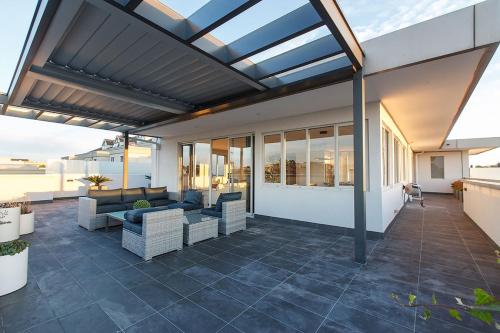 Stylish Penthouse plus Terrace in Malvern