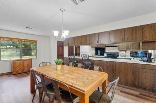 Astor Manor Astor Cottage Combo in Astor