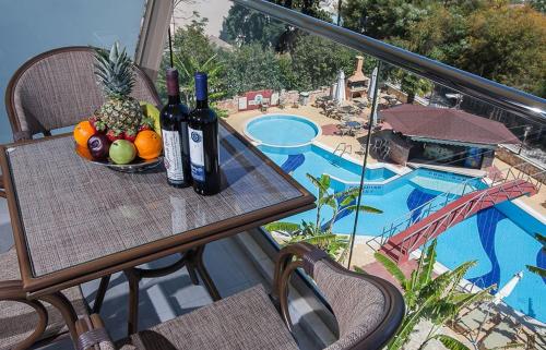 Paradise Lost Hotel-Apartments - image 2