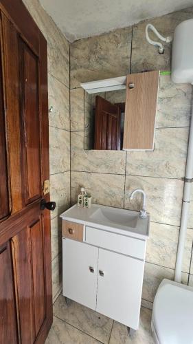 Baño, Hospedaria Familiar in Treze Tílias