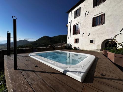 Karstais baseins, Palazzo D'Alessandro Wunderkammer & Suites B&B di charme in Navelli