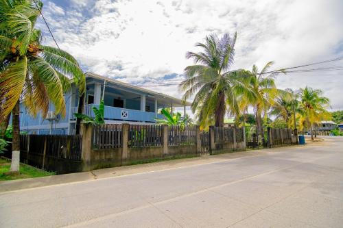 Dulce's Place in Coxen Hole