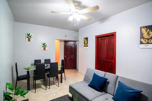 Dulce's Place in Coxen Hole