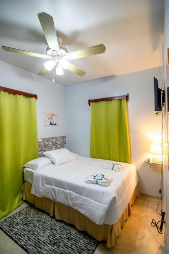 Dulce's Place in Coxen Hole