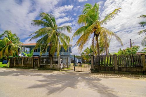 Dulce's Place in Coxen Hole