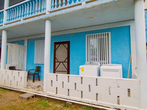 Dulce's Place in Coxen Hole