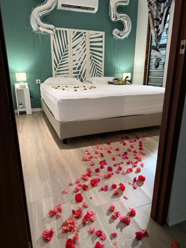 Fare Miti-Rapa à proximité de la vague de Teahupoo (Fare Miti-Rapa a proximite de la vague de Teahupoo) in To'ahotu