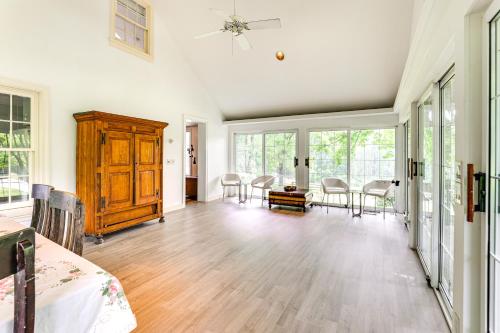 Near Shops and Parks Dog-Friendly Maryland Gem in โอวิงส์ มิลส์ (MD)