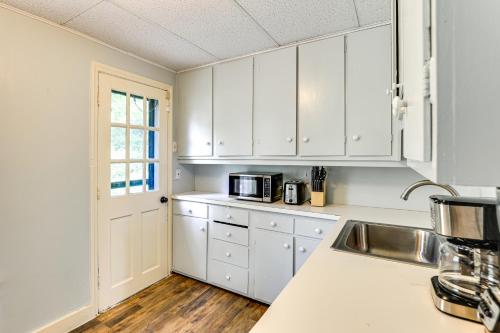 Near Shops and Parks Dog-Friendly Maryland Gem in โอวิงส์ มิลส์ (MD)