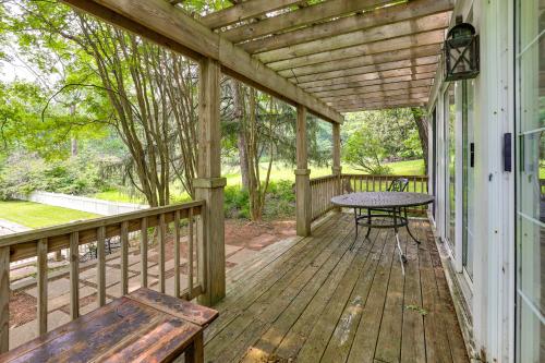 Near Shops and Parks Dog-Friendly Maryland Gem in โอวิงส์ มิลส์ (MD)