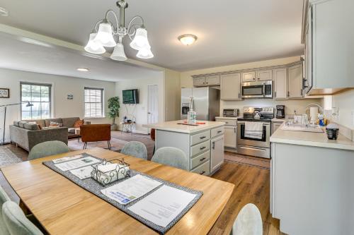 Pet-Friendly Lebanon House with Lake Access! in 密斯提克市中心