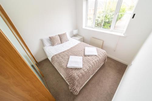 Contractors - Sleeps 8 - Double Driveway - City Centre - 3 Double Rooms - Garden - Coventry, Coventry (Foto 10)