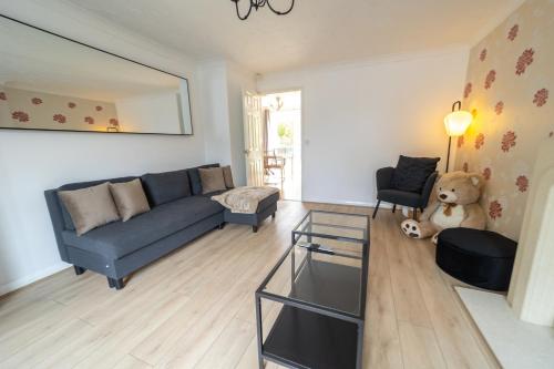 Contractors - Sleeps 8 - Double Driveway - City Centre - 3 Double Rooms - Garden - Coventry, Coventry (Foto 3)