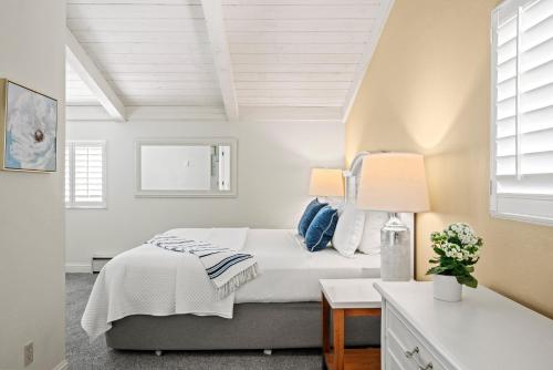 Lobos Lodge Room Type - Deluxe King Suite