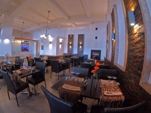 Restaurant, Les Palmiers in Frejus