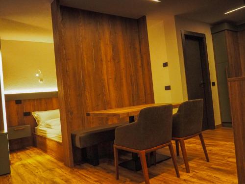 One-Bedroom Apartment image 10