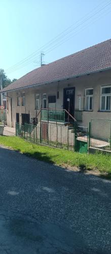 Chalupa pod hradem Talmberk in Sazava