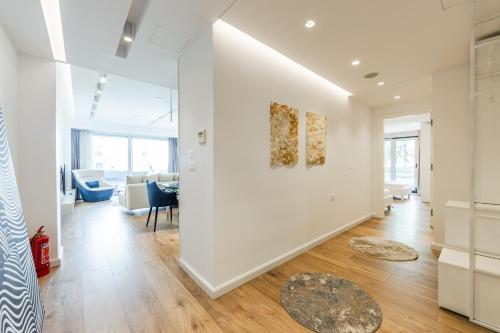 Belleview Apartment 2 - Tap to explore photos