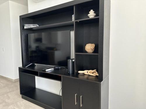 Modern Apartment in Downtown. A/C+ Wifi! - image 4