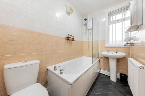 Charming Cosy Home - Your Retreat Awaits, Manchester (zdjęcie 7)