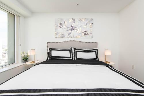 Stunning 3BR High-rise with Pool, Spa & Rooftop Views, Los Angeles (fotografie 4)