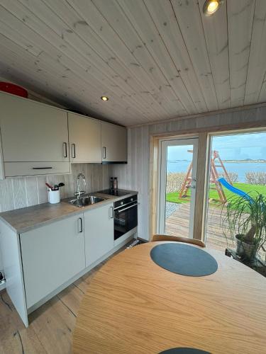 ห้องครัว, Leilighet på Herøy (Leilighet pa Herøy) in ซานเนสโยน