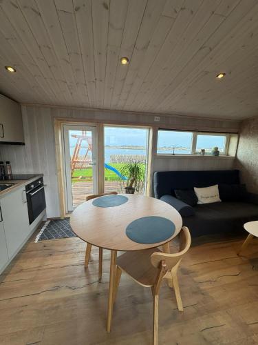 บริการและสิ่งอำนวยความสะดวก, Leilighet på Herøy (Leilighet pa Herøy) in ซานเนสโยน