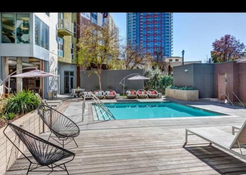 Modern 2BR Near Petco Park & Convention Center