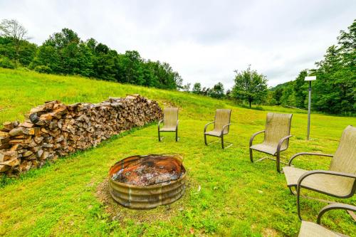 Mtn-View Deck and Grill Creekside Catskills Cabin! in Roscoe (NY)
