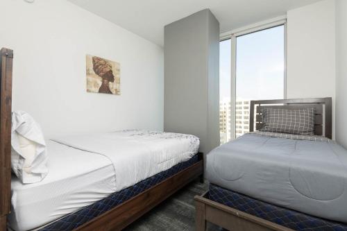 Gorgeous 3BR High-Rise with Pool, Spa & City Views, Los Ángeles (foto 7)