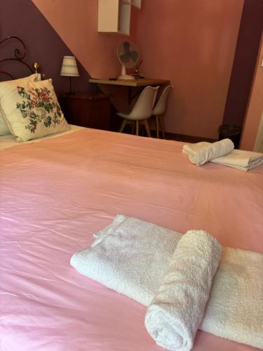 Double Room with Private External Bathroom image 5