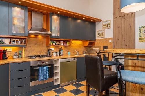 Acacia Private Rooms & Studios 4