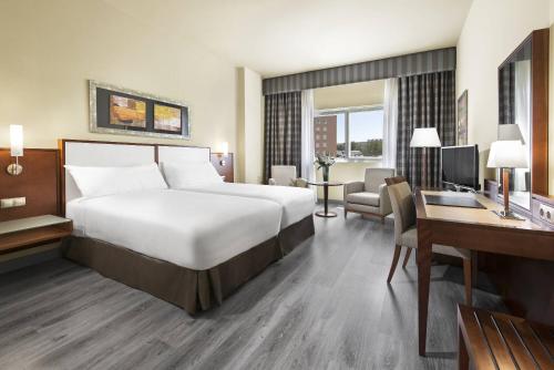 1 queen bed, 1 twin bed