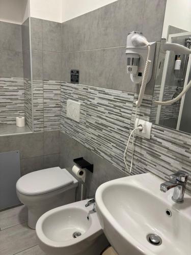 Triple Room with Private Bathroom image 4