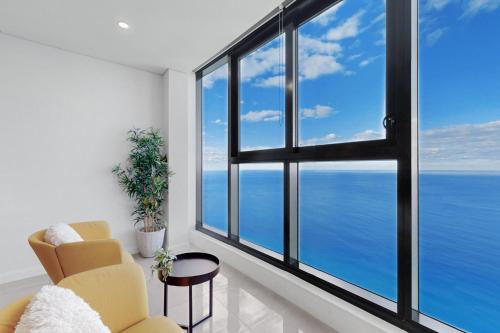Exterior view of Beach Front 2BR Meriton Sunrise & Ocean Views