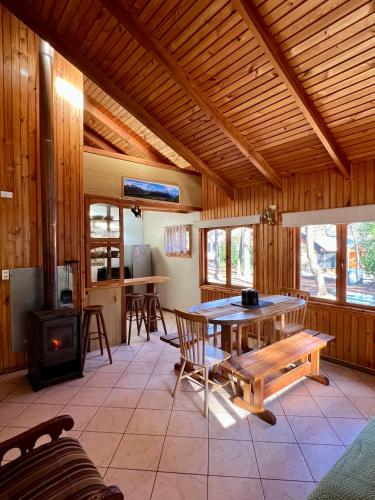 Cabañas Bosque las Trancas (Cabanas Bosque las Trancas) in Termas Dečilana