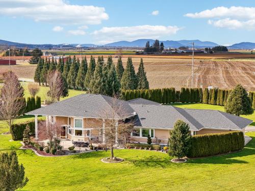 New Skagit Tulip Farm Estate 3 beds 2 baths in 拉康納 (WA)