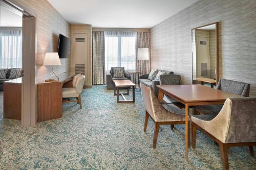 One-Bedroom King Suite