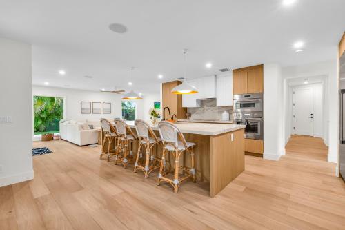 Spacious, Elegant 5 Bed, Best Pool, All New, Close to Beach and Atlantic Ave, Delray Beach (fotografie 3)