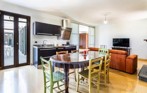 virtuve, Nice Home In Giffoni Sei Casali in Giffoni Sei Casali