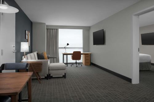 One-Bedroom King Suite with Sofa Bed  image 10
